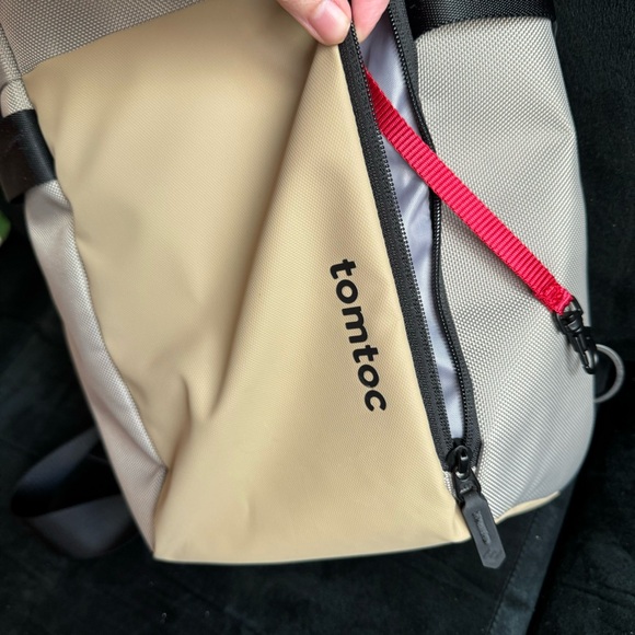 tomtoc Daypack Compact Sling Bag, Crossbody Bag - Like New - Khaki - Picture 7 of 10